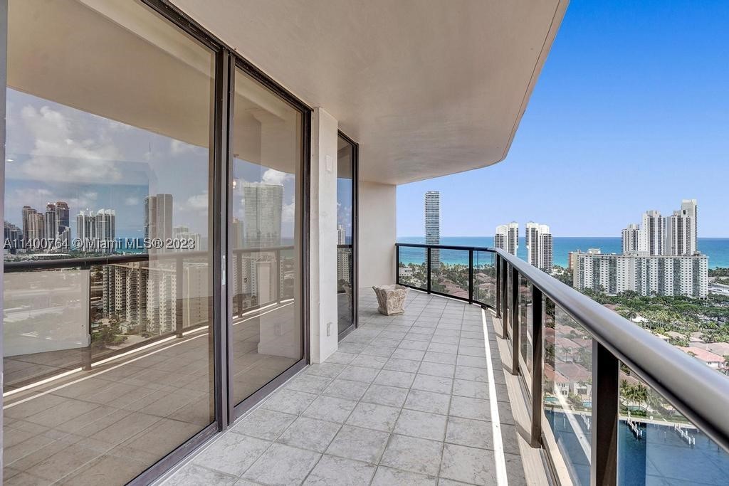 TURNBERRY ISLE SOUTH COND - Residential