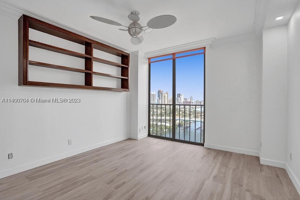 TURNBERRY ISLE SOUTH COND - Residential