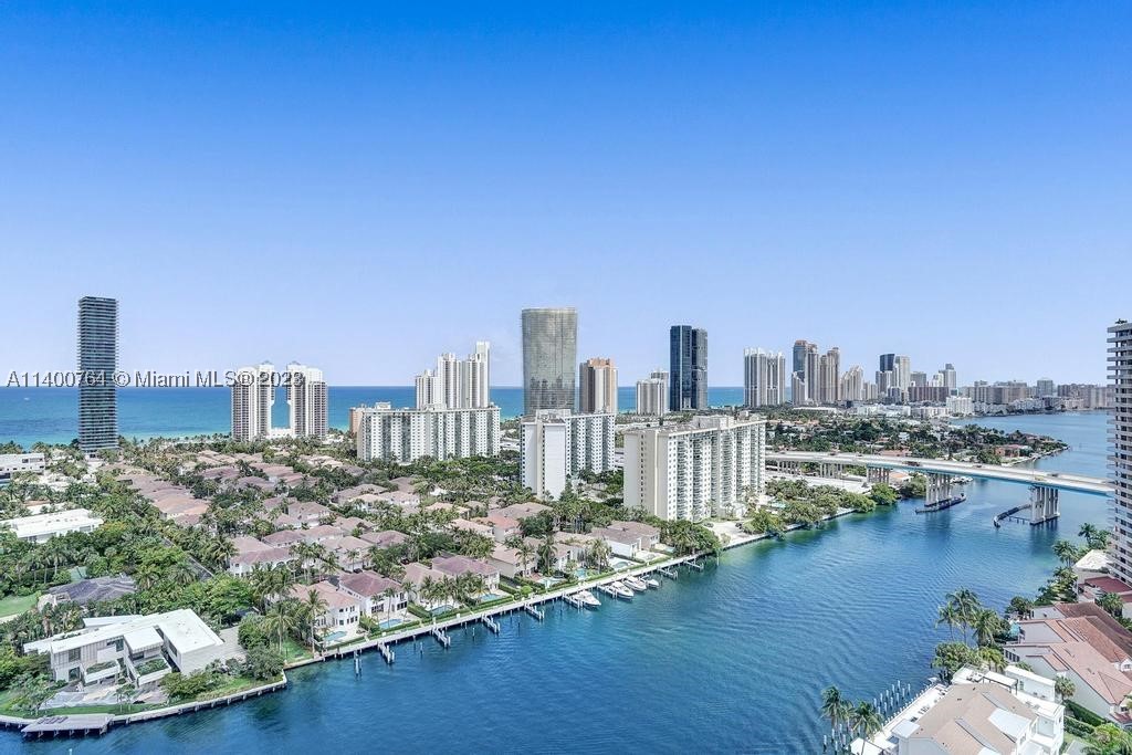 TURNBERRY ISLE SOUTH COND - Residential