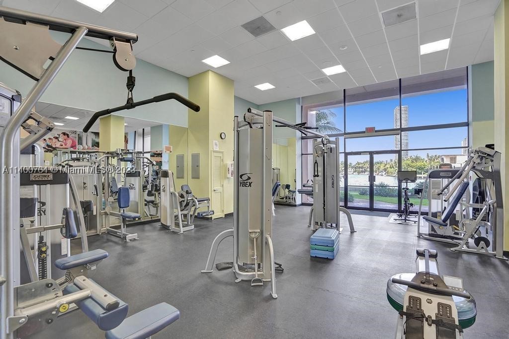 TURNBERRY ISLE SOUTH COND - Residential