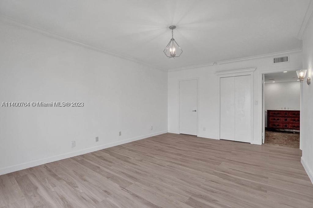 TURNBERRY ISLE SOUTH COND - Residential