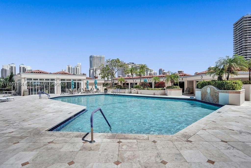 TURNBERRY ISLE SOUTH COND - Residential