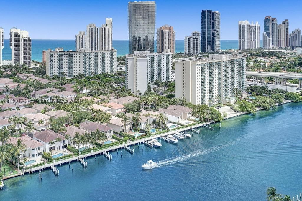 TURNBERRY ISLE SOUTH COND - Residential
