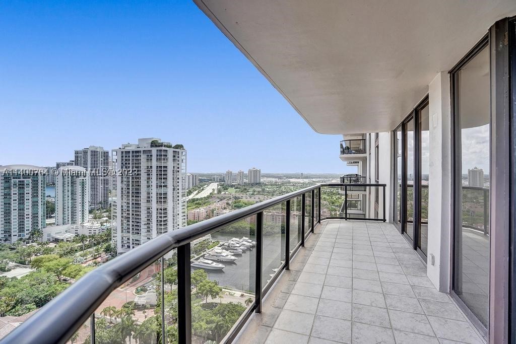 TURNBERRY ISLE SOUTH COND - Residential
