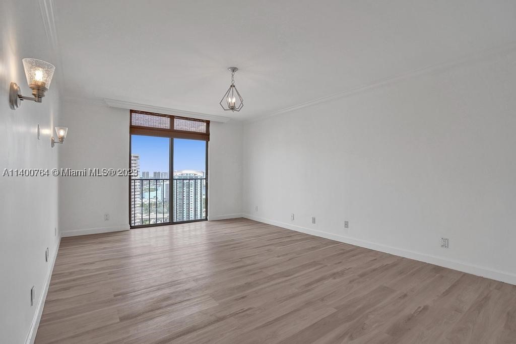 TURNBERRY ISLE SOUTH COND - Residential