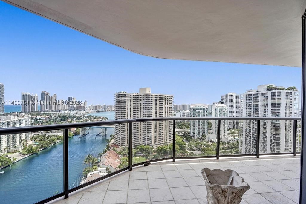 TURNBERRY ISLE SOUTH COND - Residential