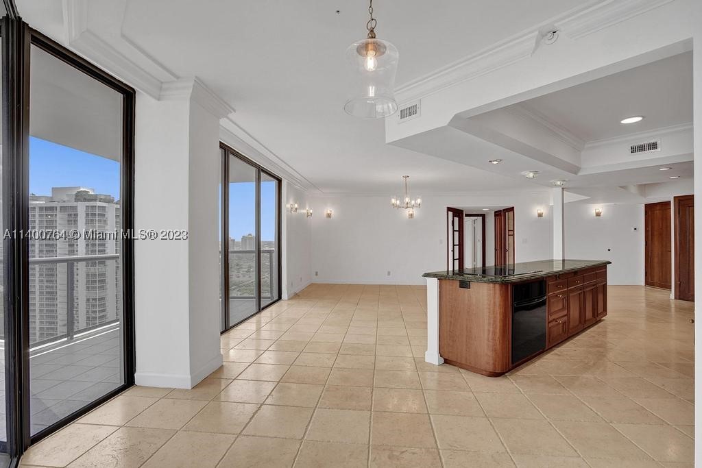 TURNBERRY ISLE SOUTH COND - Residential