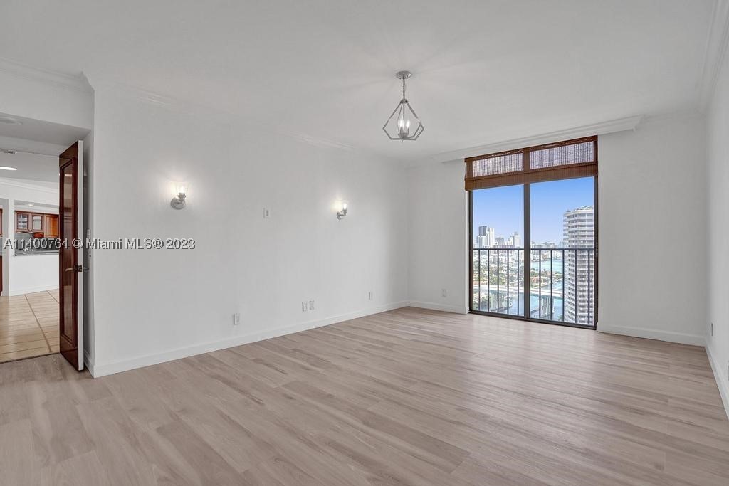 TURNBERRY ISLE SOUTH COND - Residential