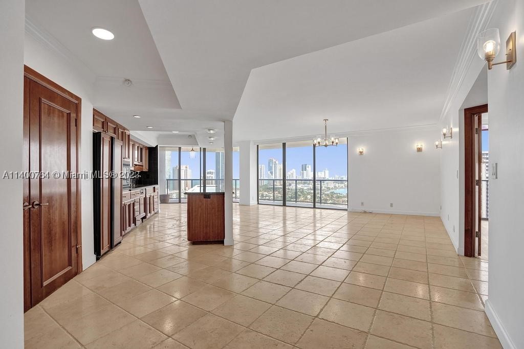 TURNBERRY ISLE SOUTH COND - Residential