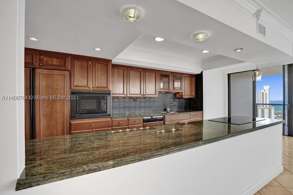 TURNBERRY ISLE SOUTH COND - Residential