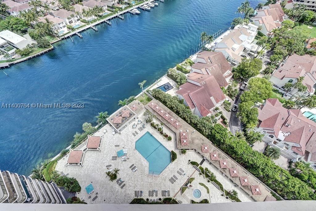 TURNBERRY ISLE SOUTH COND - Residential