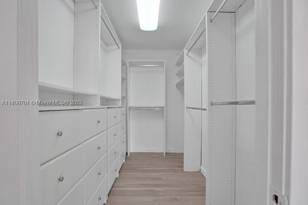 TURNBERRY ISLE SOUTH COND - Residential