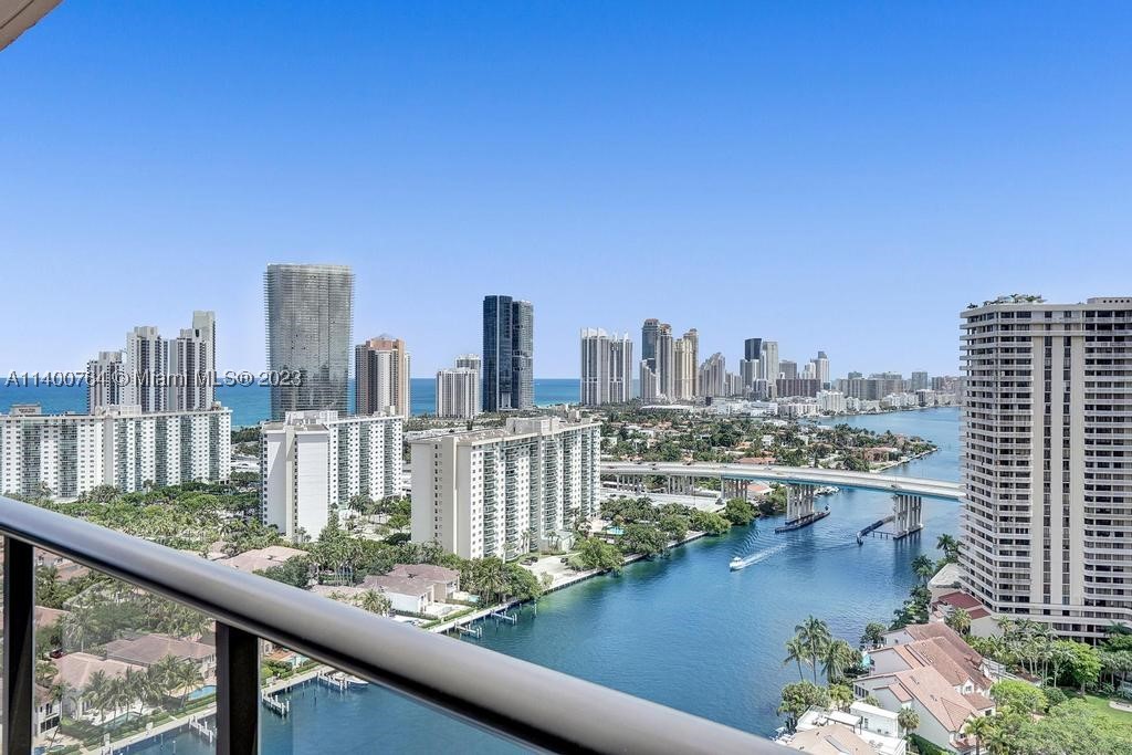 TURNBERRY ISLE SOUTH COND - Residential