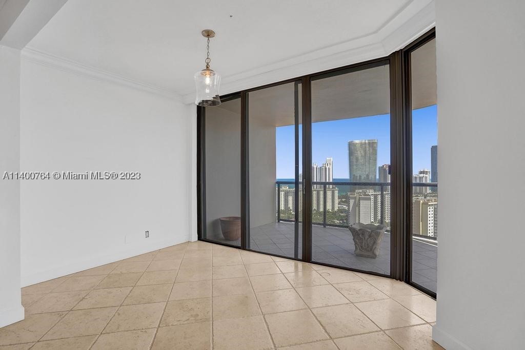 TURNBERRY ISLE SOUTH COND - Residential