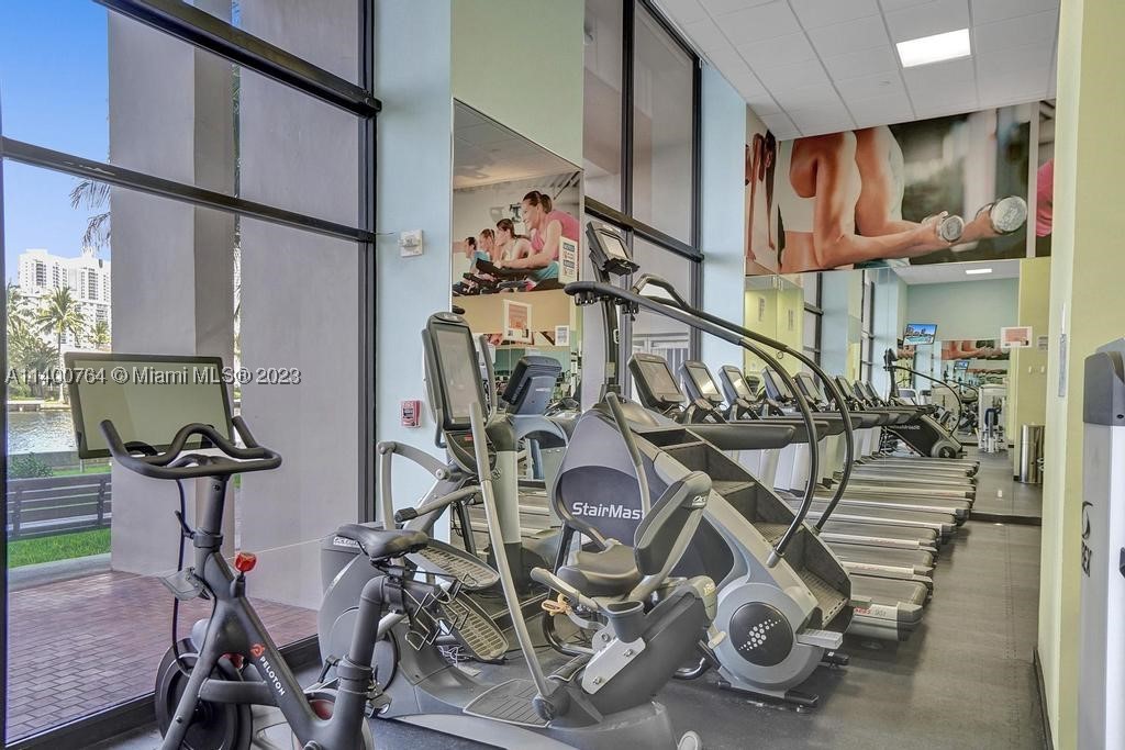 TURNBERRY ISLE SOUTH COND - Residential