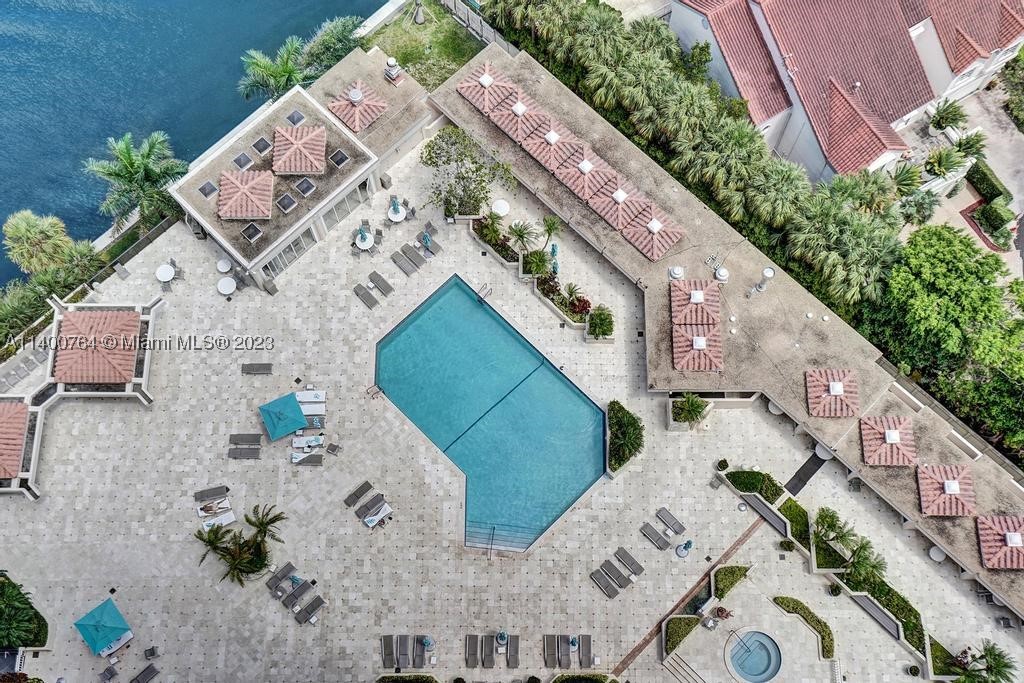 TURNBERRY ISLE SOUTH COND - Residential