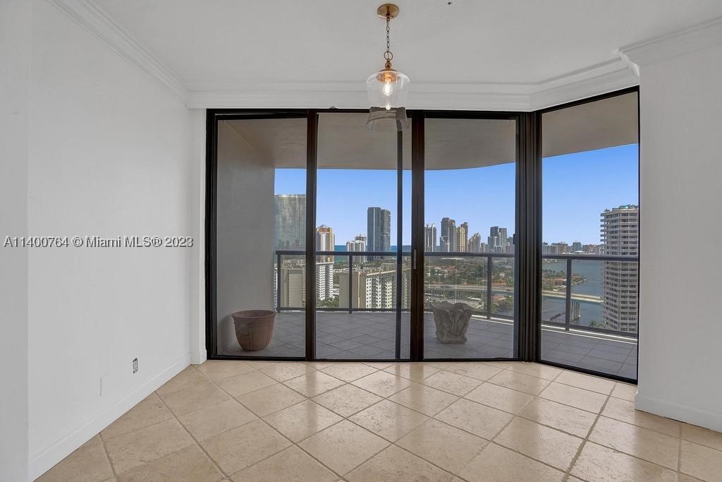 TURNBERRY ISLE SOUTH COND - Residential