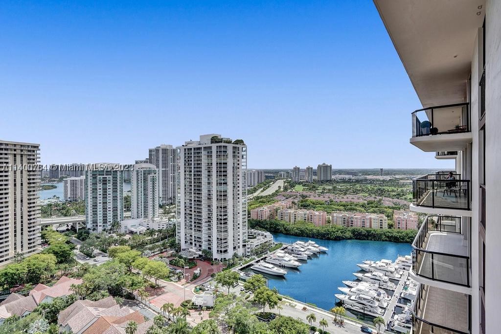 TURNBERRY ISLE SOUTH COND - Residential