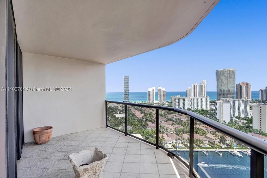 TURNBERRY ISLE SOUTH COND - Residential