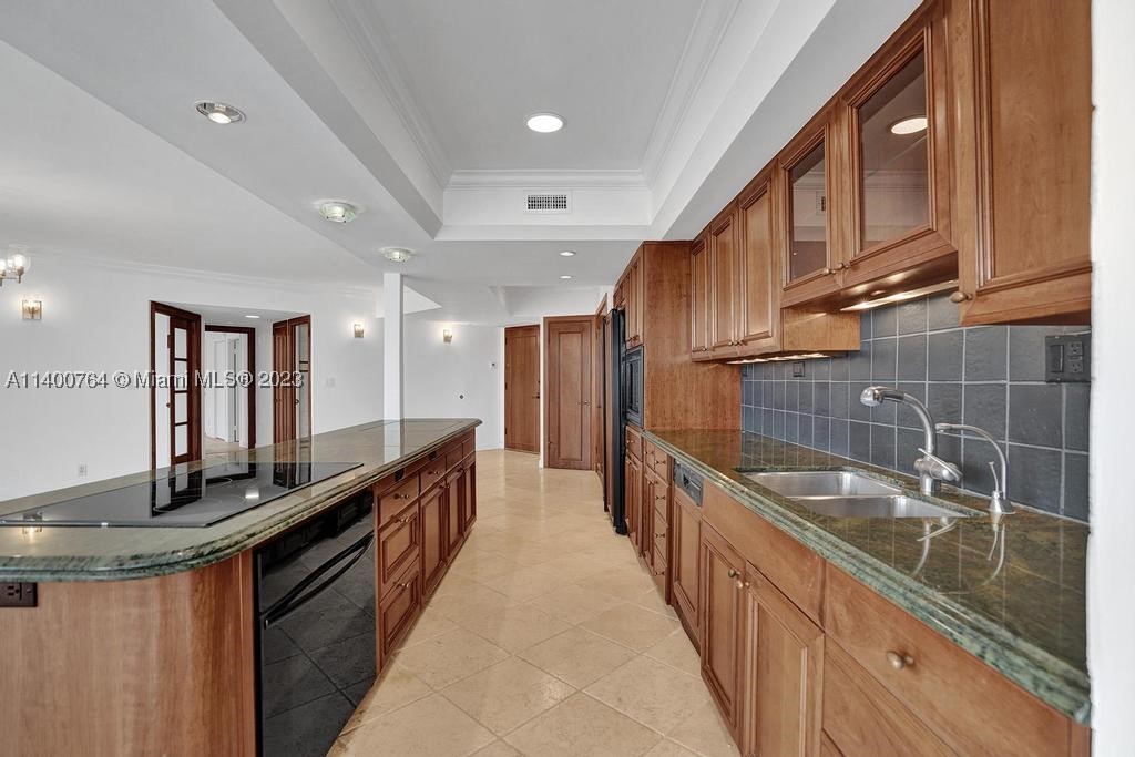 TURNBERRY ISLE SOUTH COND - Residential