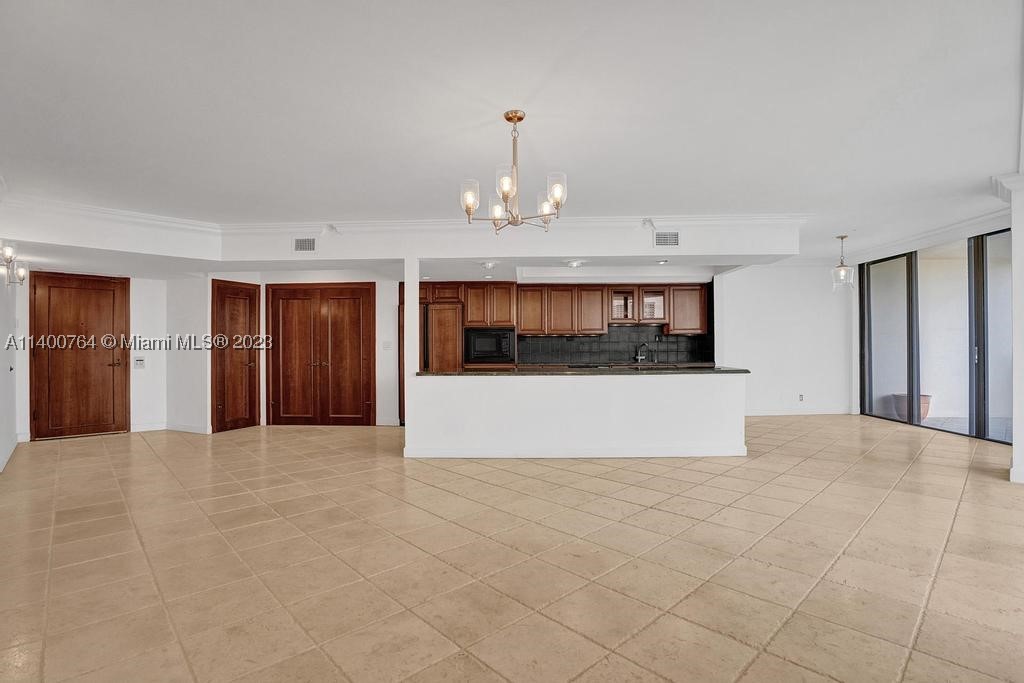 TURNBERRY ISLE SOUTH COND - Residential