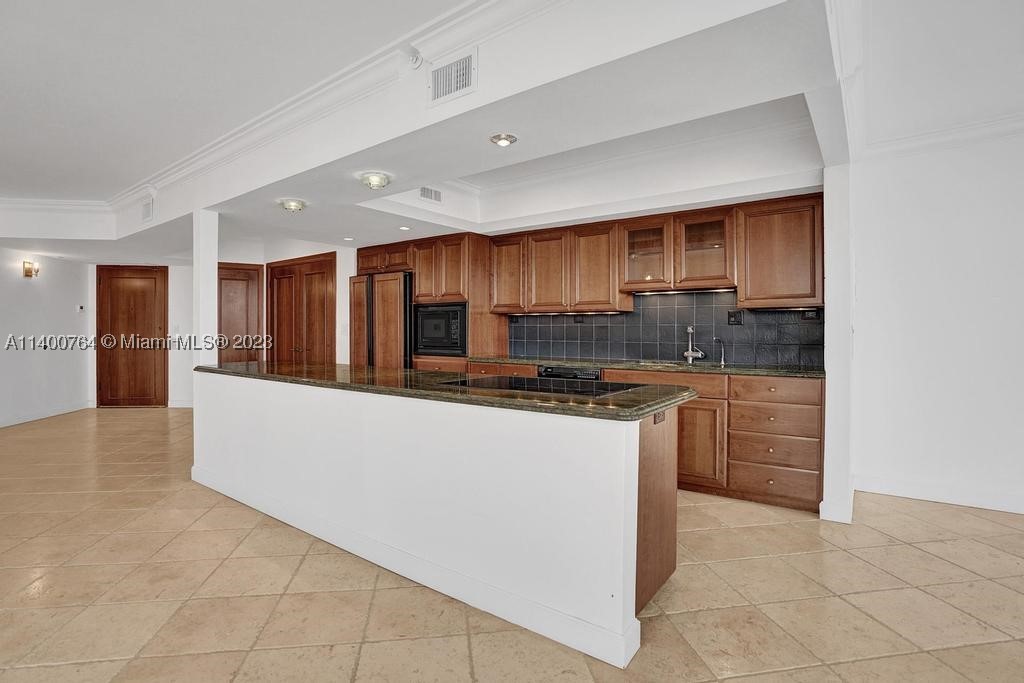 TURNBERRY ISLE SOUTH COND - Residential