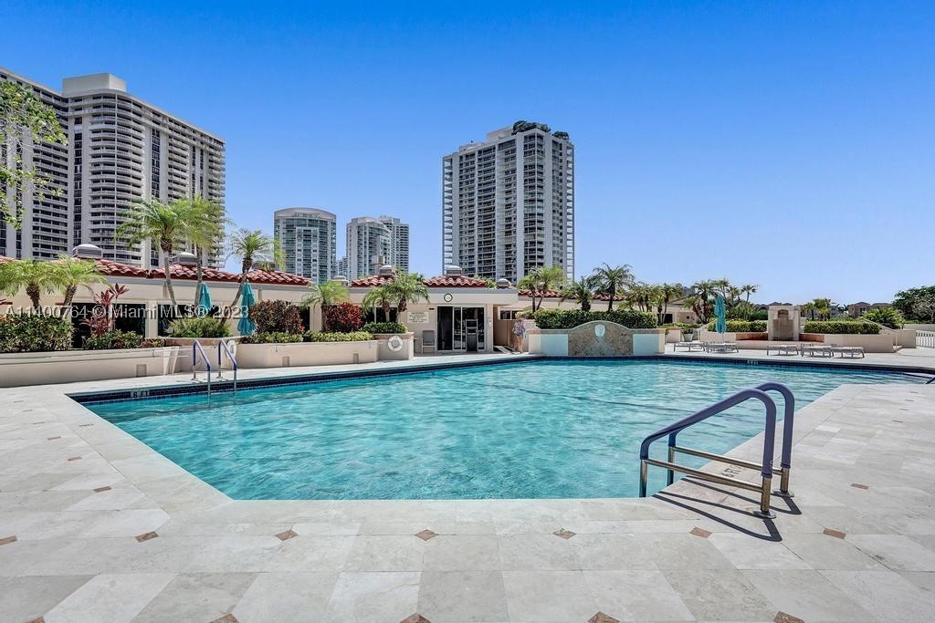 TURNBERRY ISLE SOUTH COND - Residential