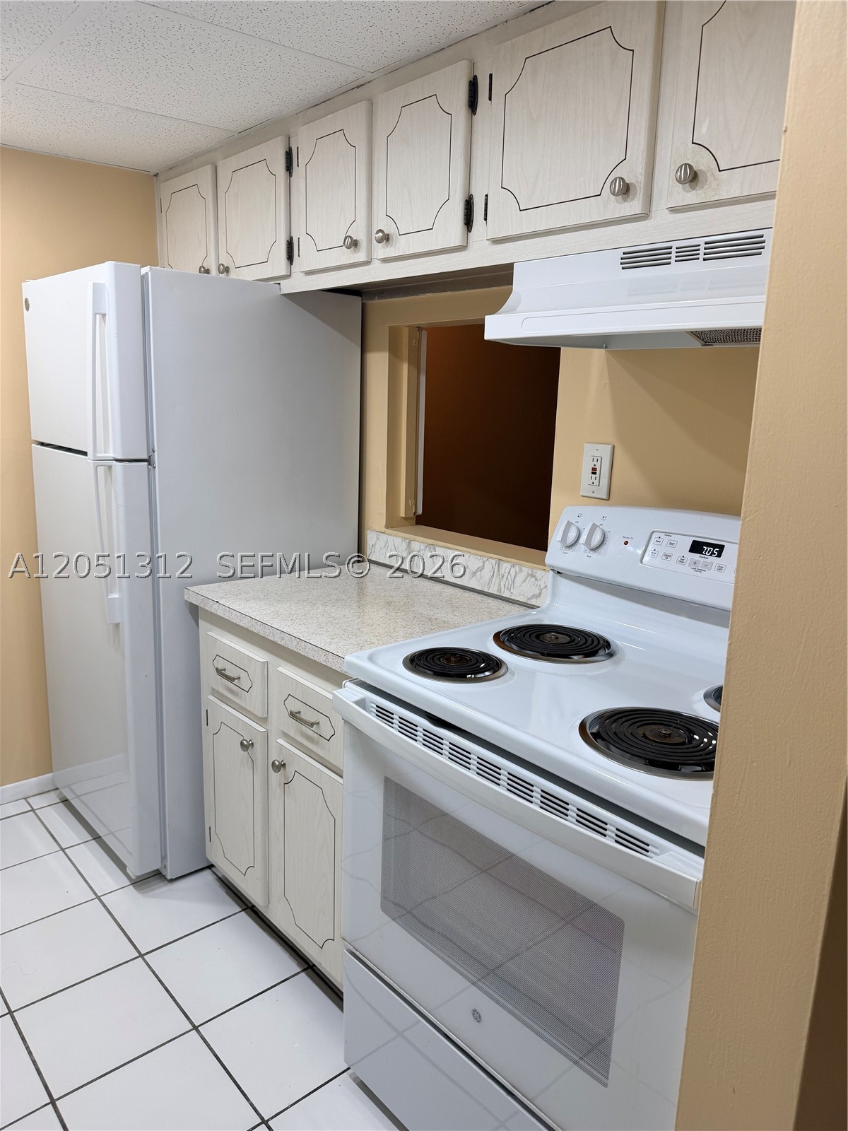 PROMENADE AT KENDALE LAKE - Residential Lease