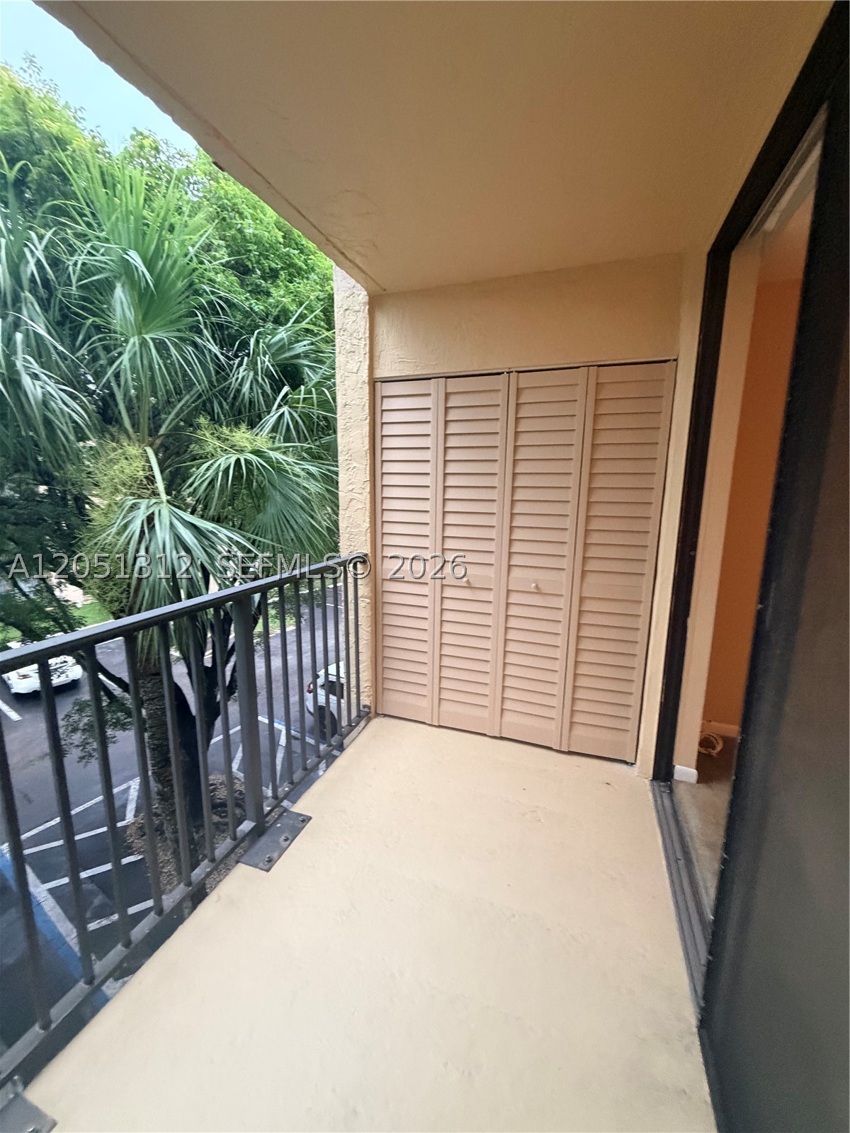 PROMENADE AT KENDALE LAKE - Residential Lease