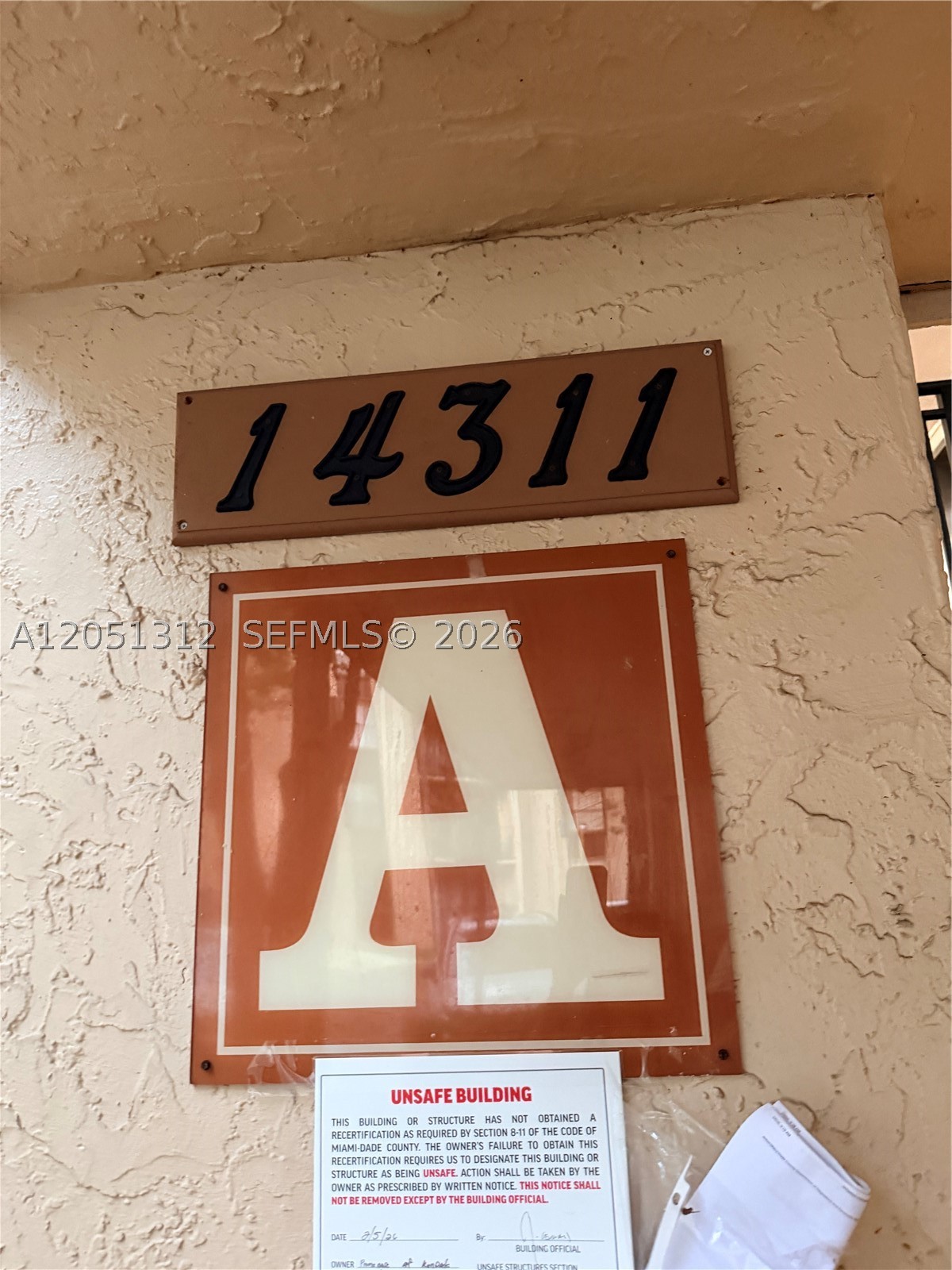 This well kept 2 bd / 2 bth in Kendall is clean, comfortable and well maintained. Recently painted & bathroom was updated. The In Unit Washer & Dryer are a huge convenience making everyday living much easier. It’s a great place to call home, especially if you are looking for functional move-in ready condo in a great location.