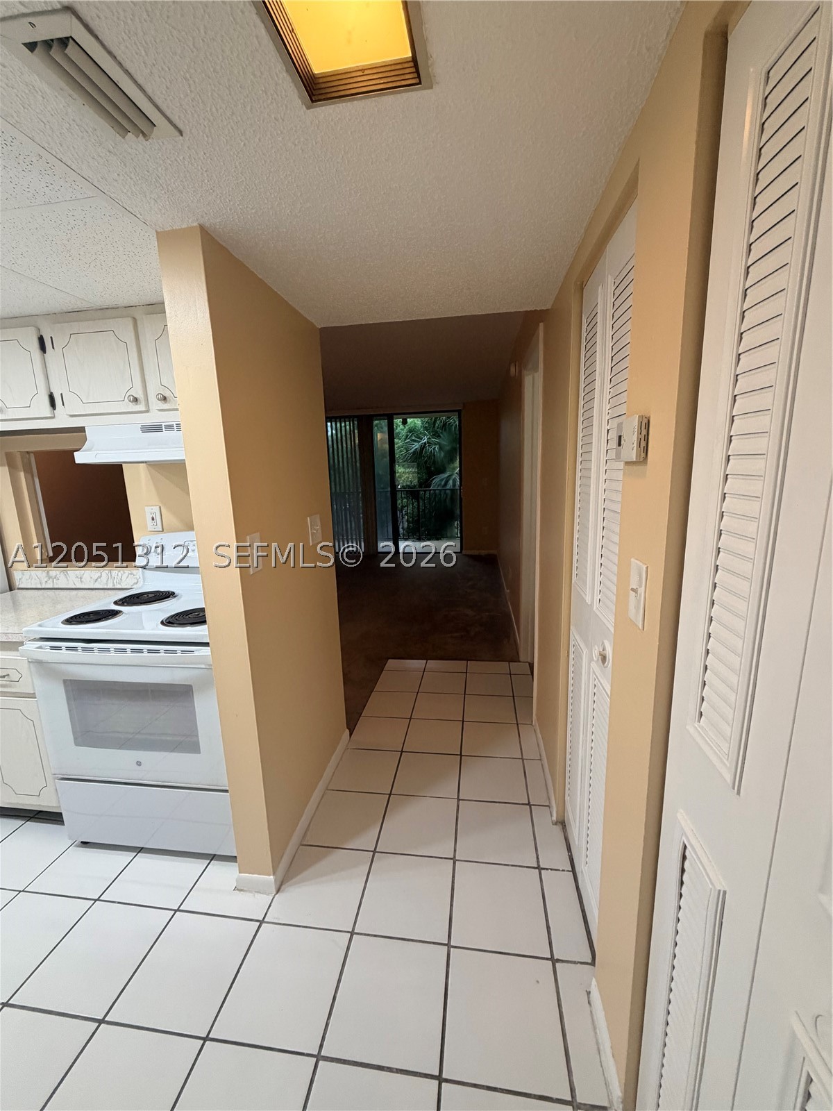 PROMENADE AT KENDALE LAKE - Residential Lease