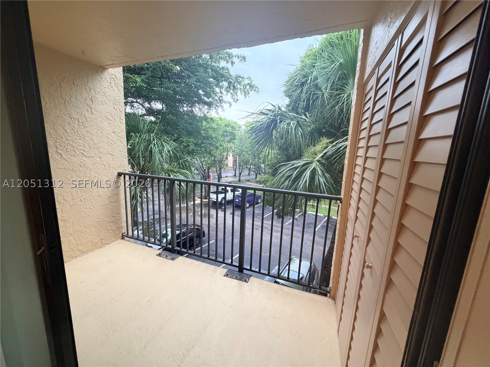 PROMENADE AT KENDALE LAKE - Residential Lease