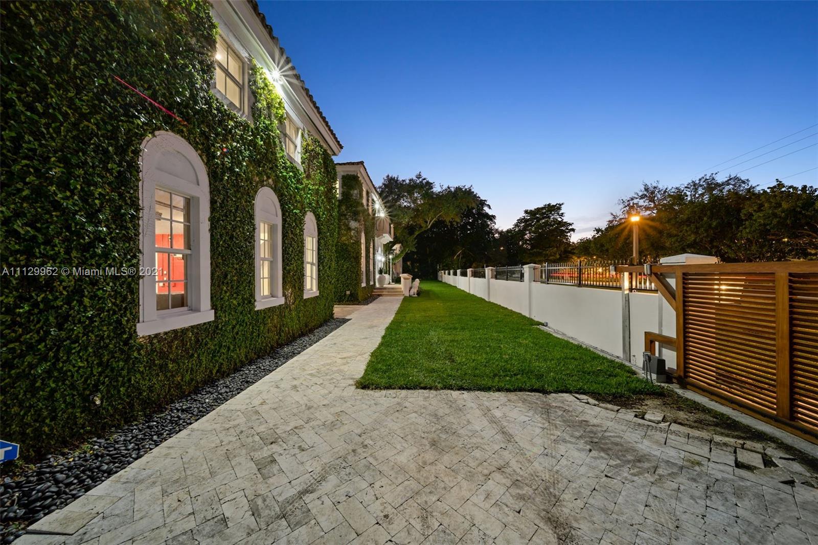 CORAL GABLES BISC BAY SEC - Residential