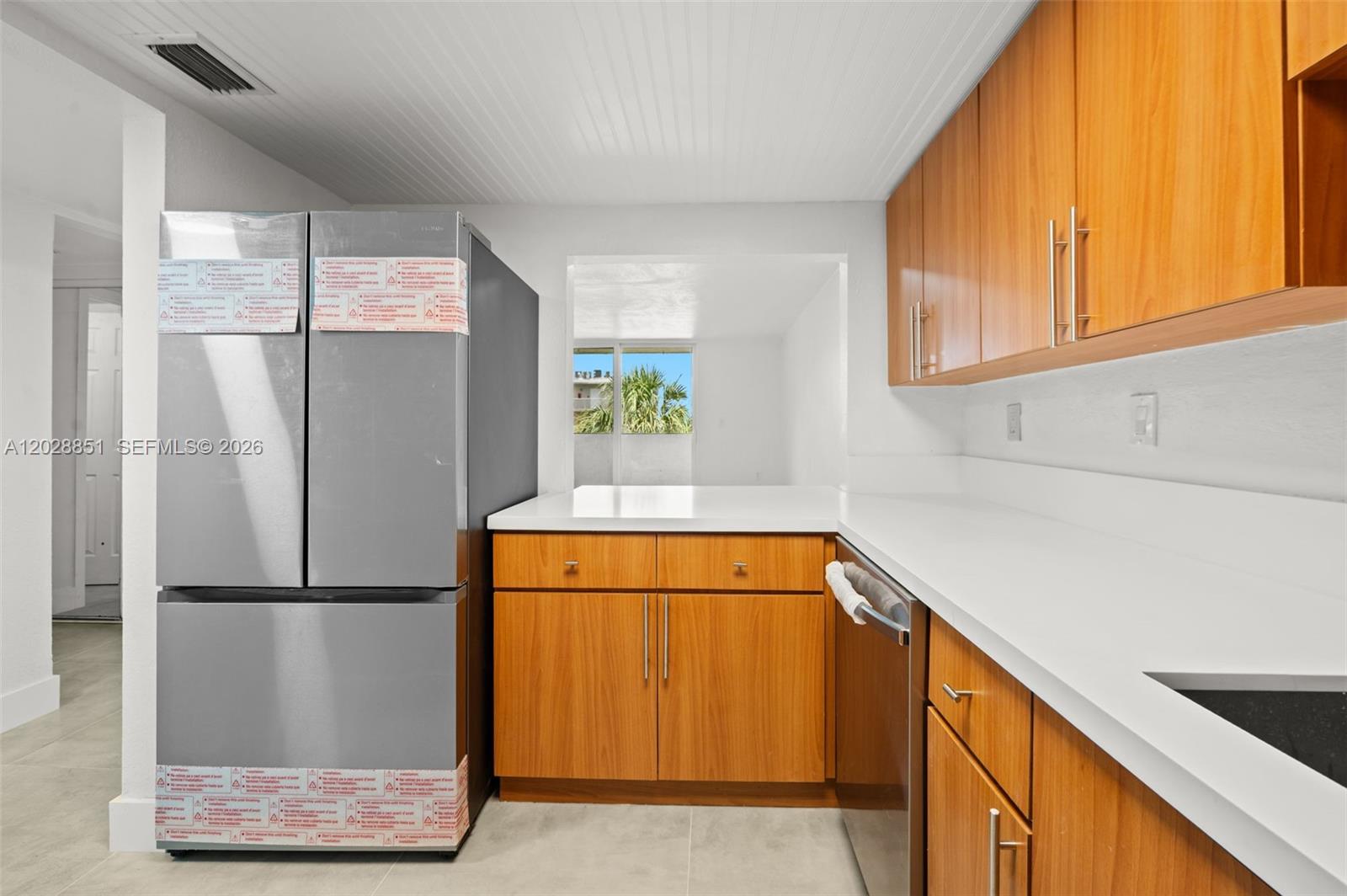 SAMARI LAKE EAST CONDO - Residential Lease