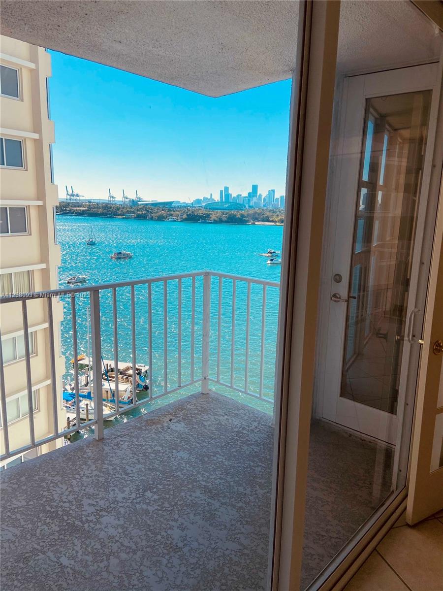 BAYVIEW TERR CONDO - Residential