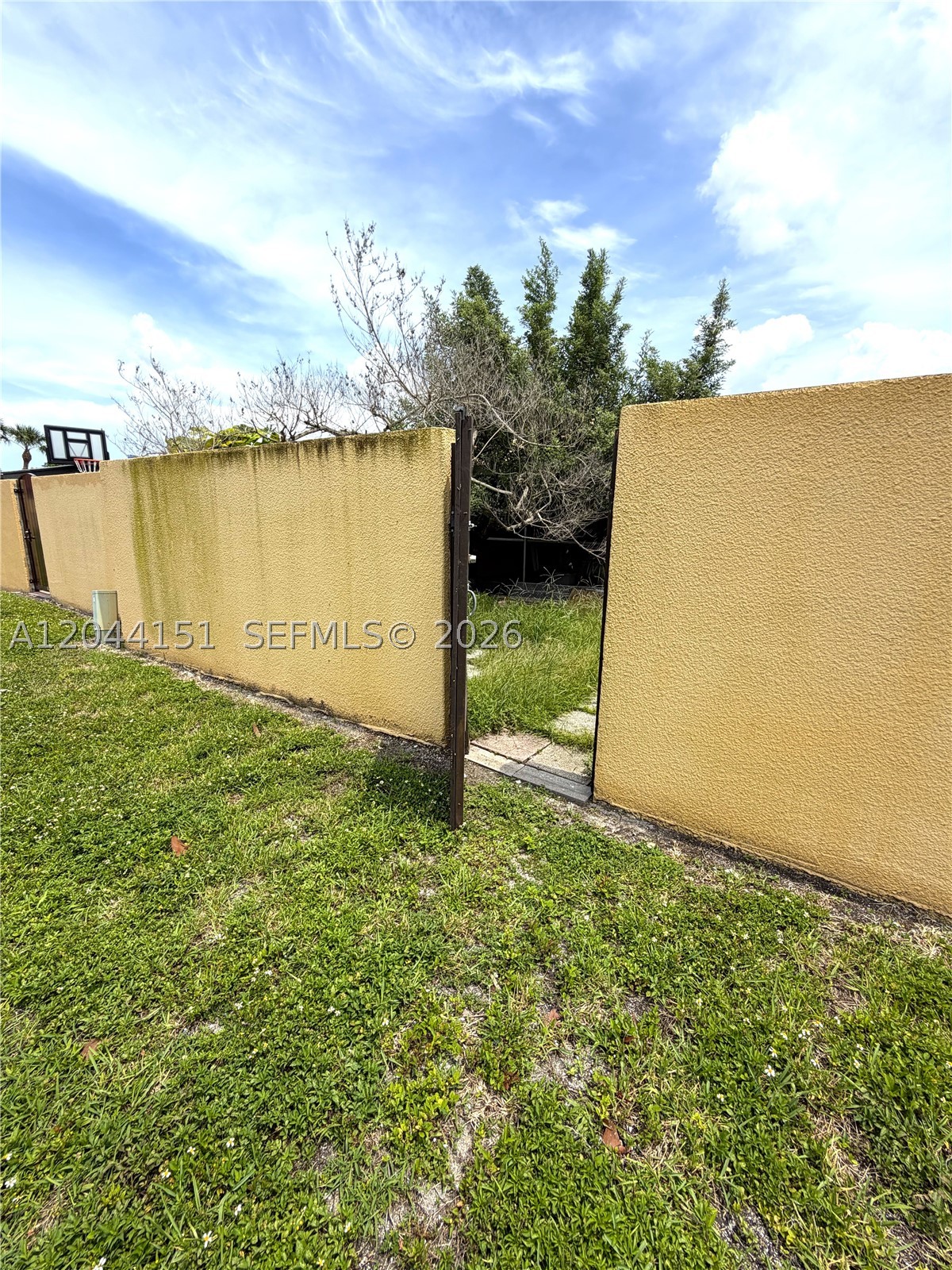 KENDALE LAKES WEST TOWNHO - Residential