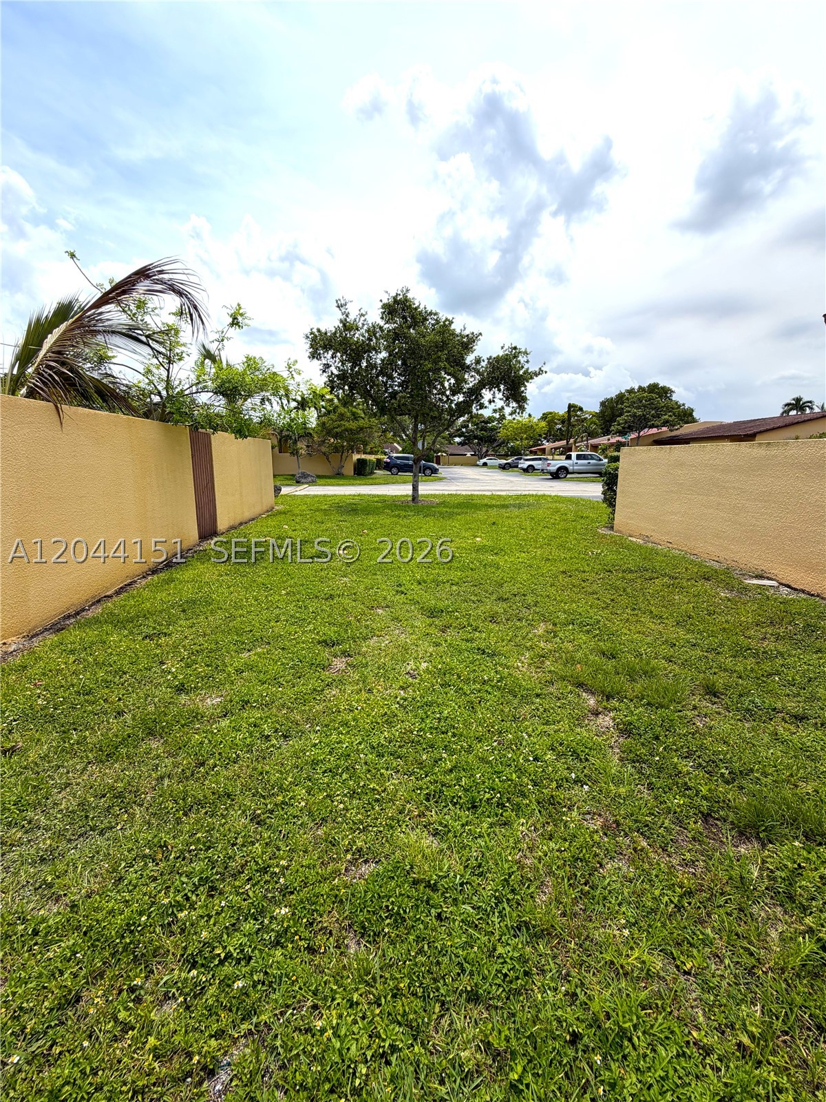 KENDALE LAKES WEST TOWNHO - Residential