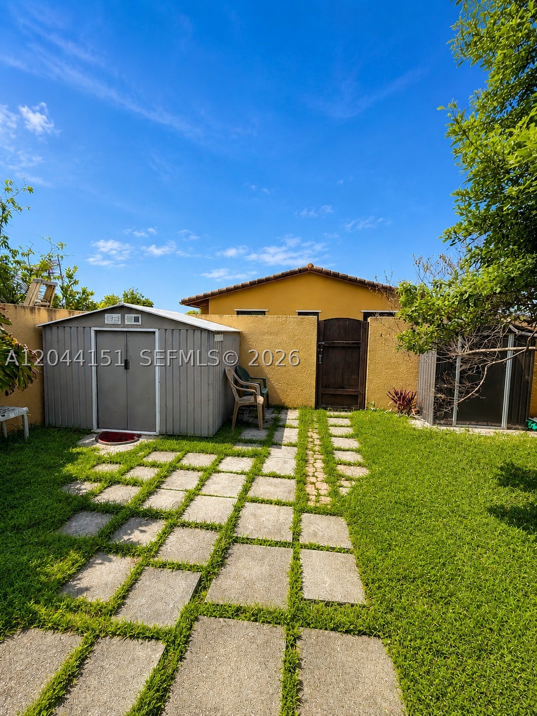 KENDALE LAKES WEST TOWNHO - Residential