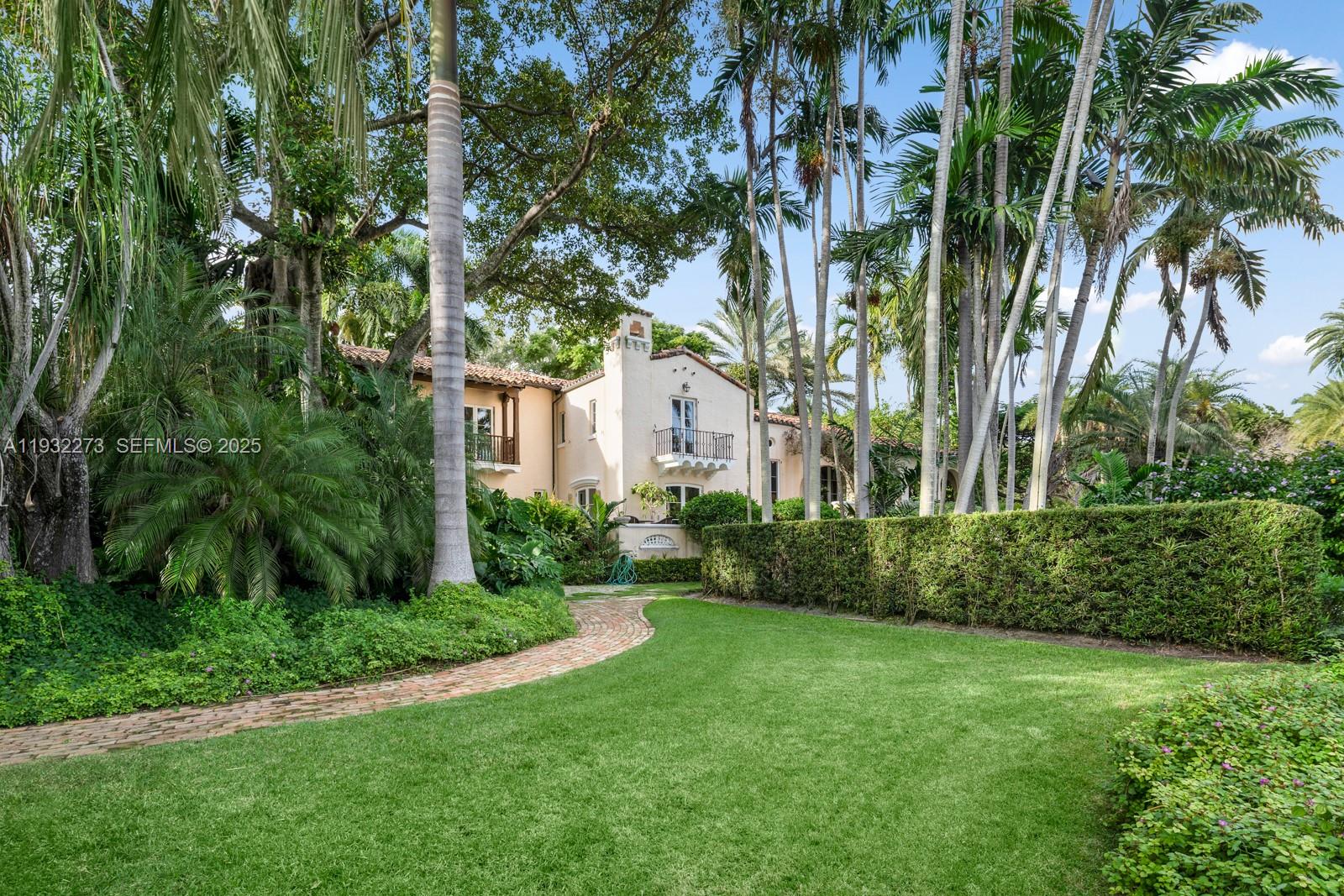 THE MOORINGS - Residential