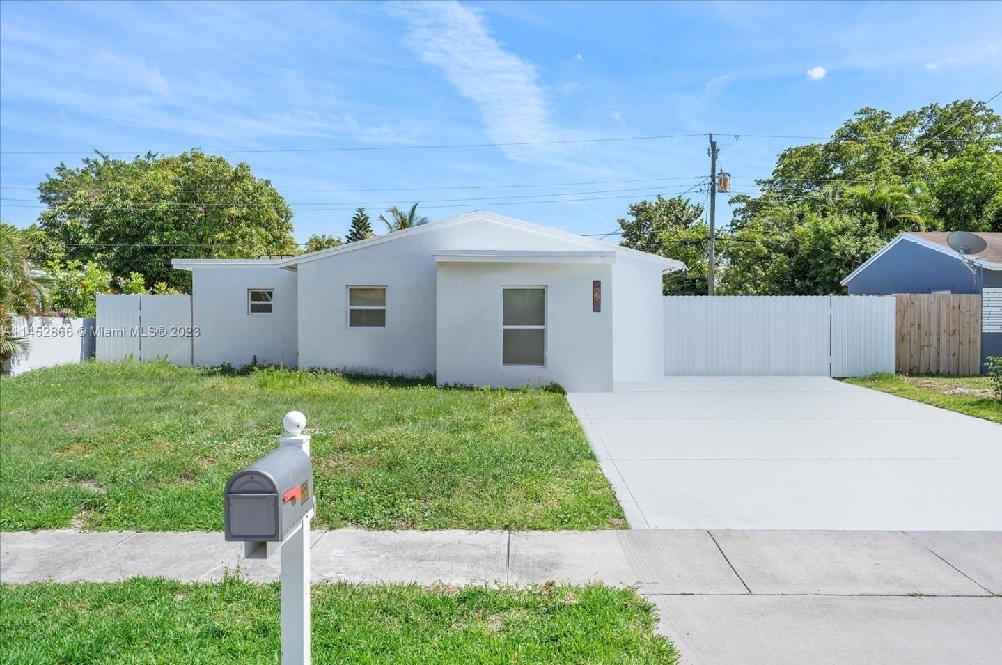 3 Bedroom 2 baths, pool size lote, modern open floor plan and RV parking. The house has a convenient location, 3 miles to Lauderdale by the Sea, 2 miles to DRV Pink Stadium, 3 miles to Harrah's Pompano Casino. Restaurants and Shopping within walking distance