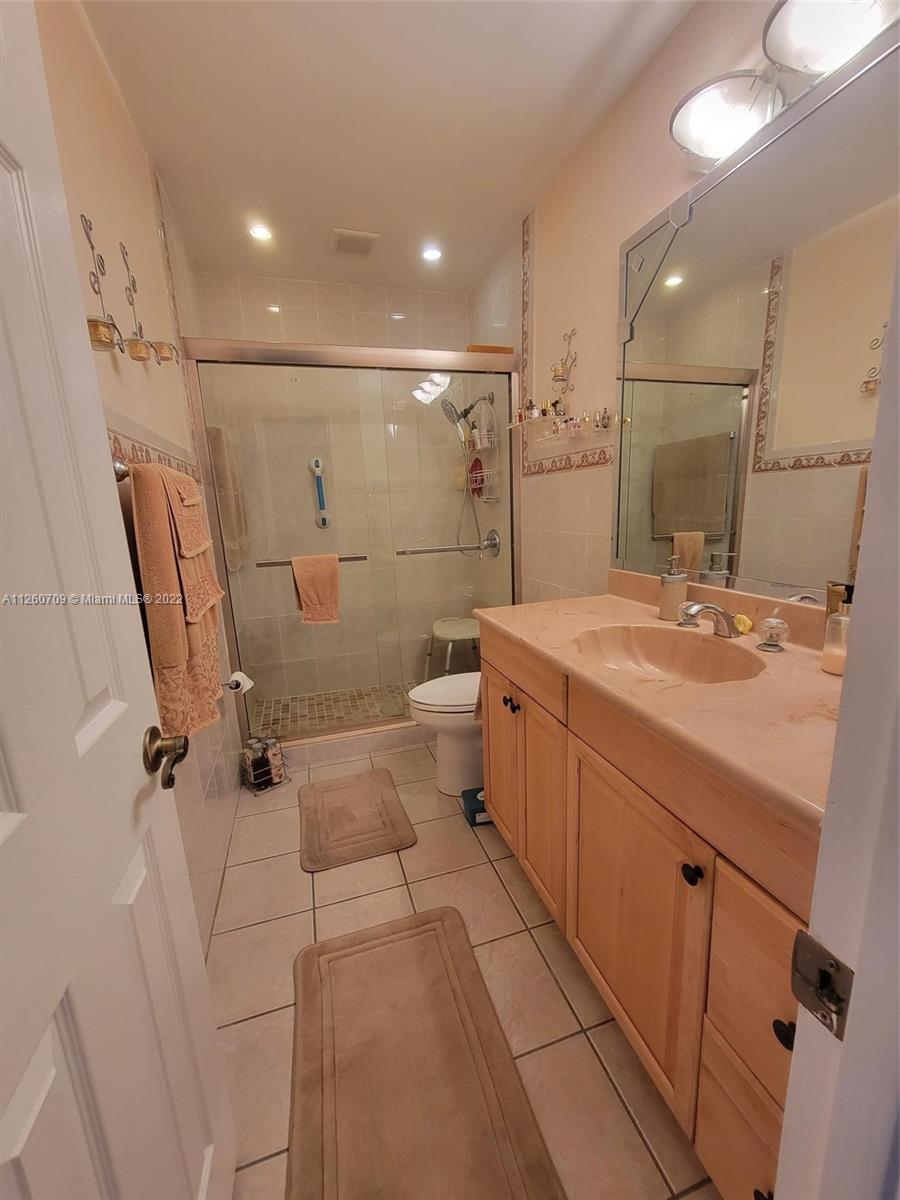 SO MIAMI HEIGHTS ADDN E - Residential Lease