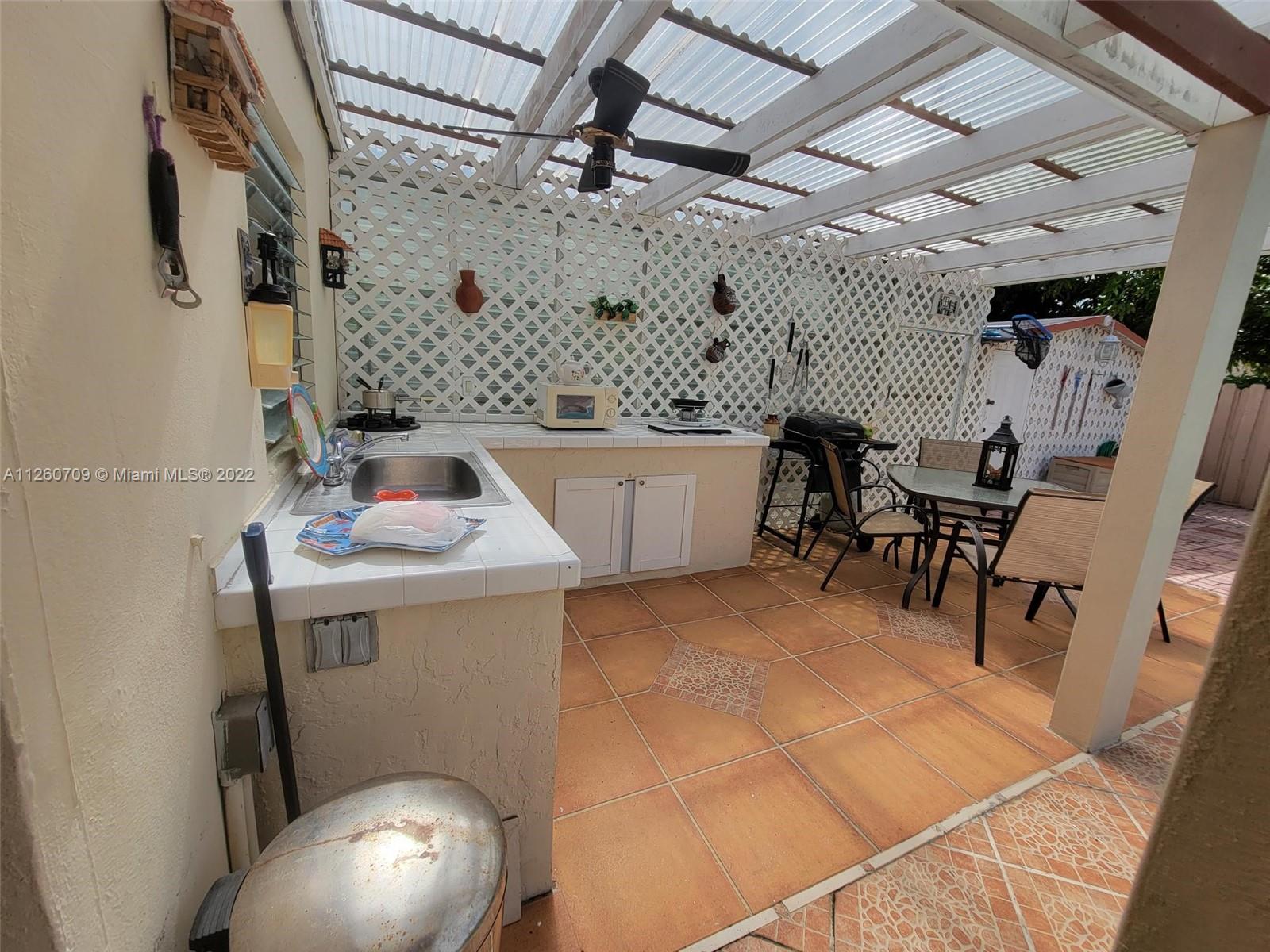 SO MIAMI HEIGHTS ADDN E - Residential Lease