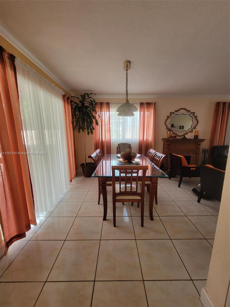 SO MIAMI HEIGHTS ADDN E - Residential Lease