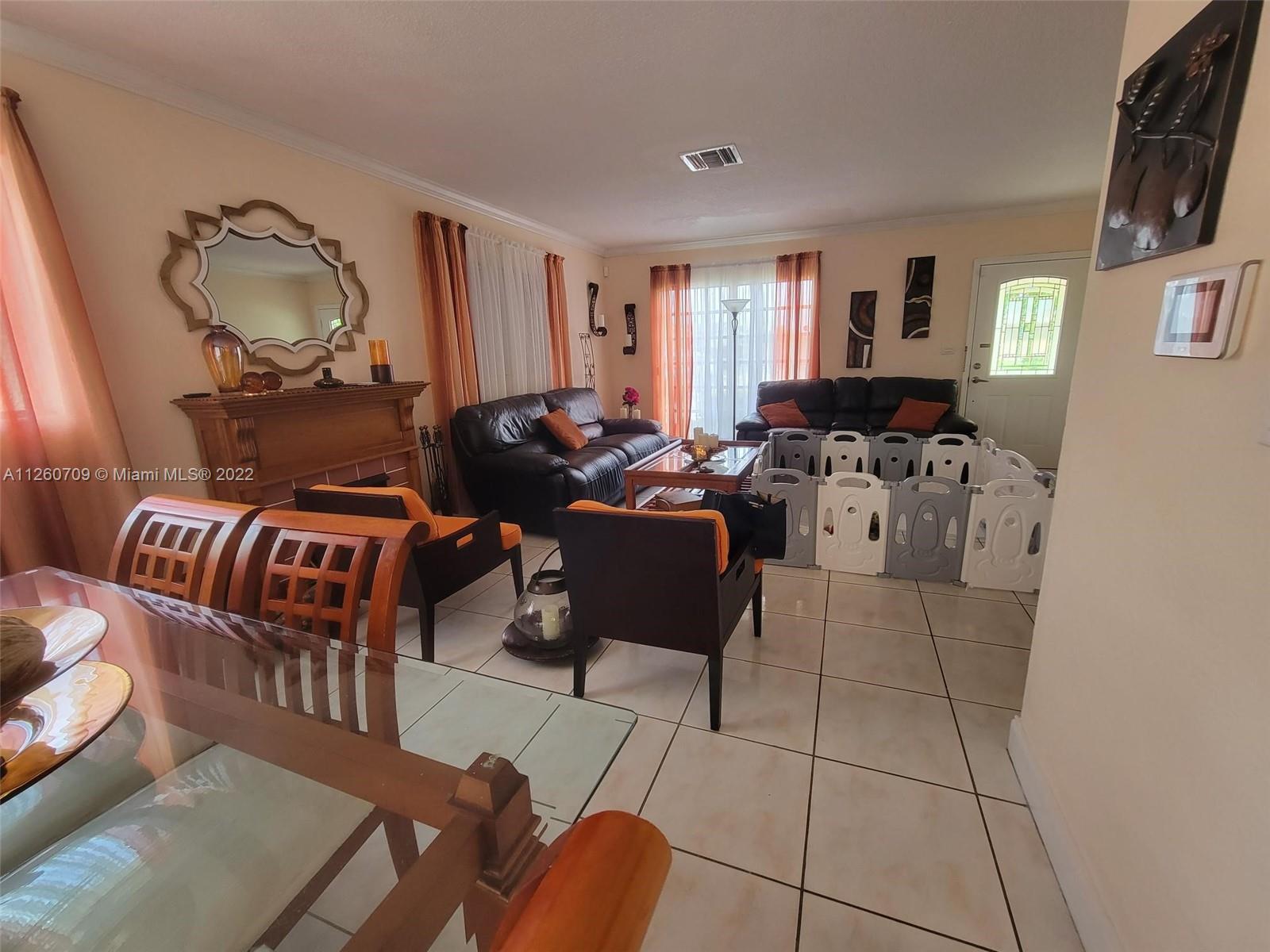 SO MIAMI HEIGHTS ADDN E - Residential Lease