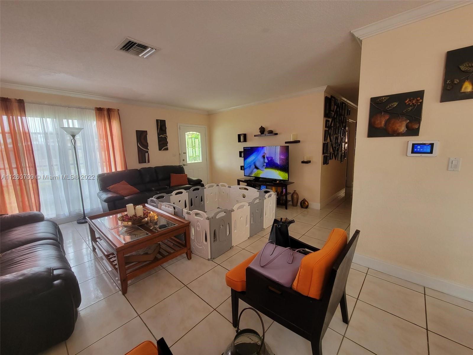 SO MIAMI HEIGHTS ADDN E - Residential Lease