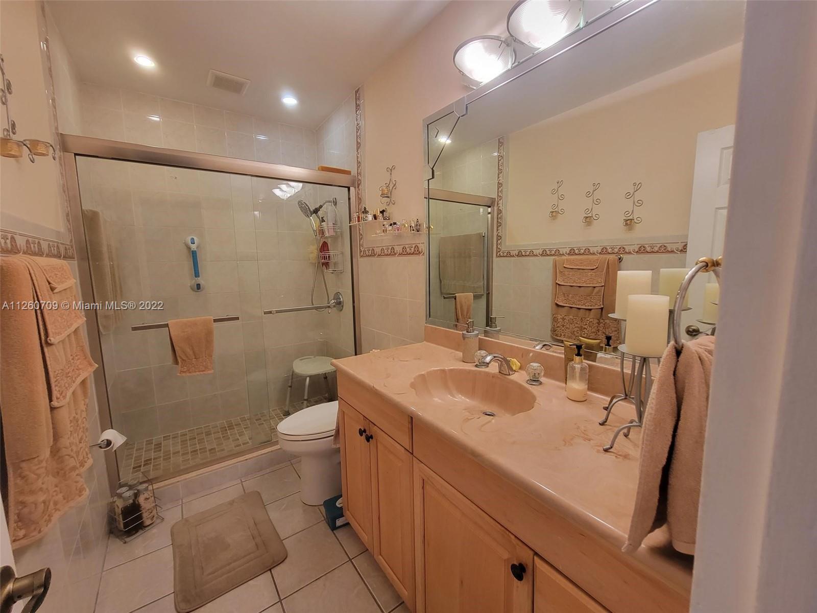 SO MIAMI HEIGHTS ADDN E - Residential Lease