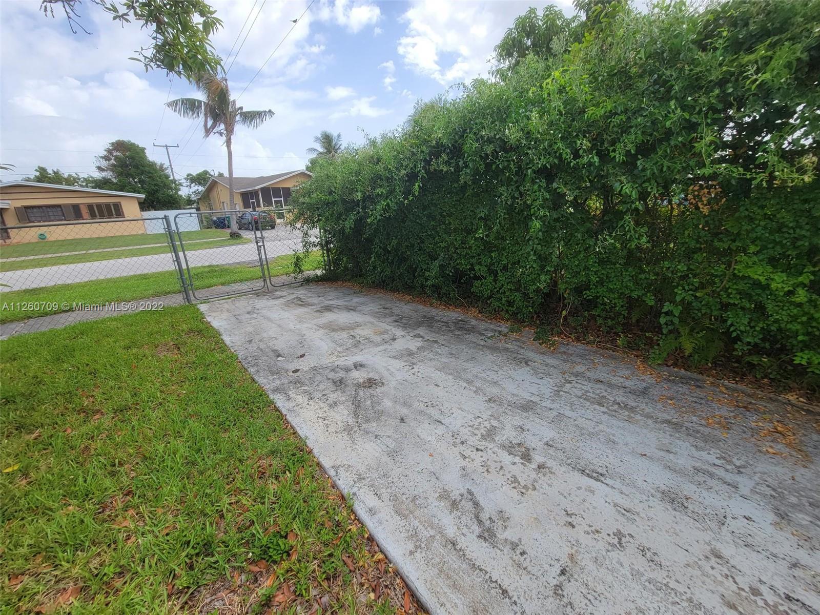 SO MIAMI HEIGHTS ADDN E - Residential Lease