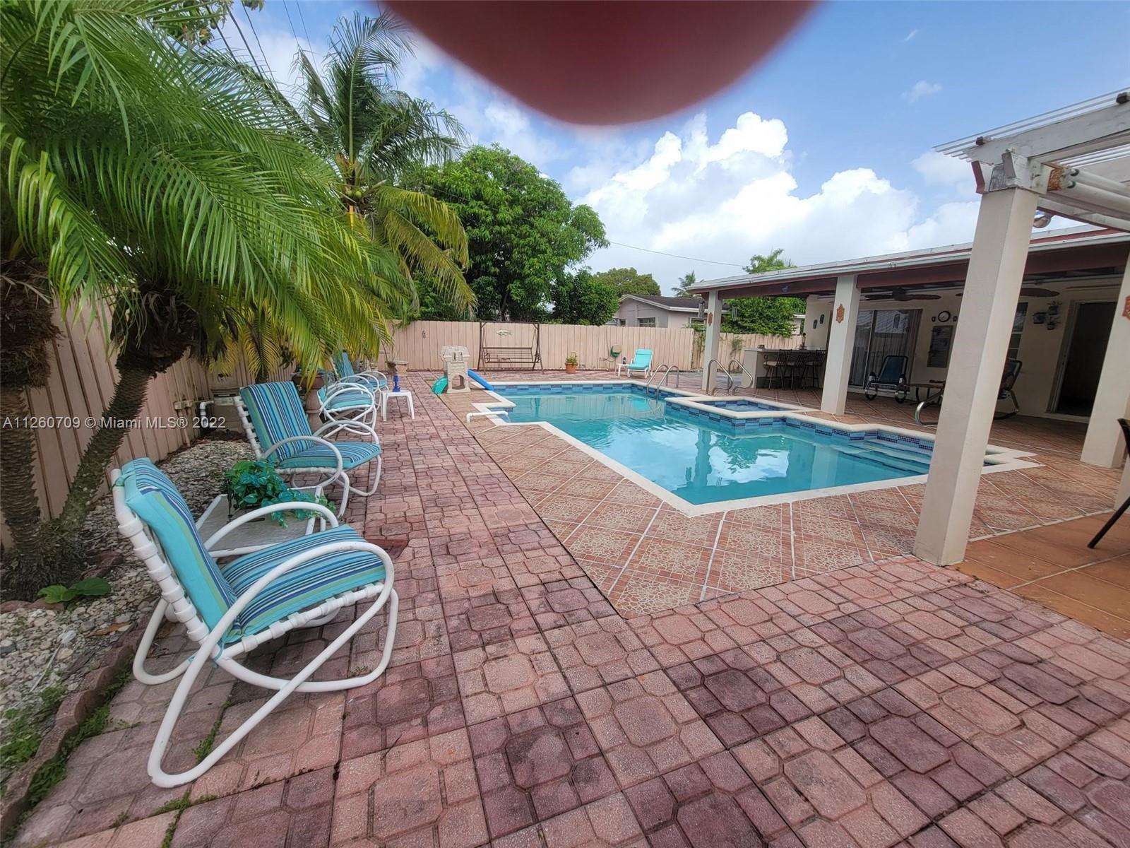 SO MIAMI HEIGHTS ADDN E - Residential Lease