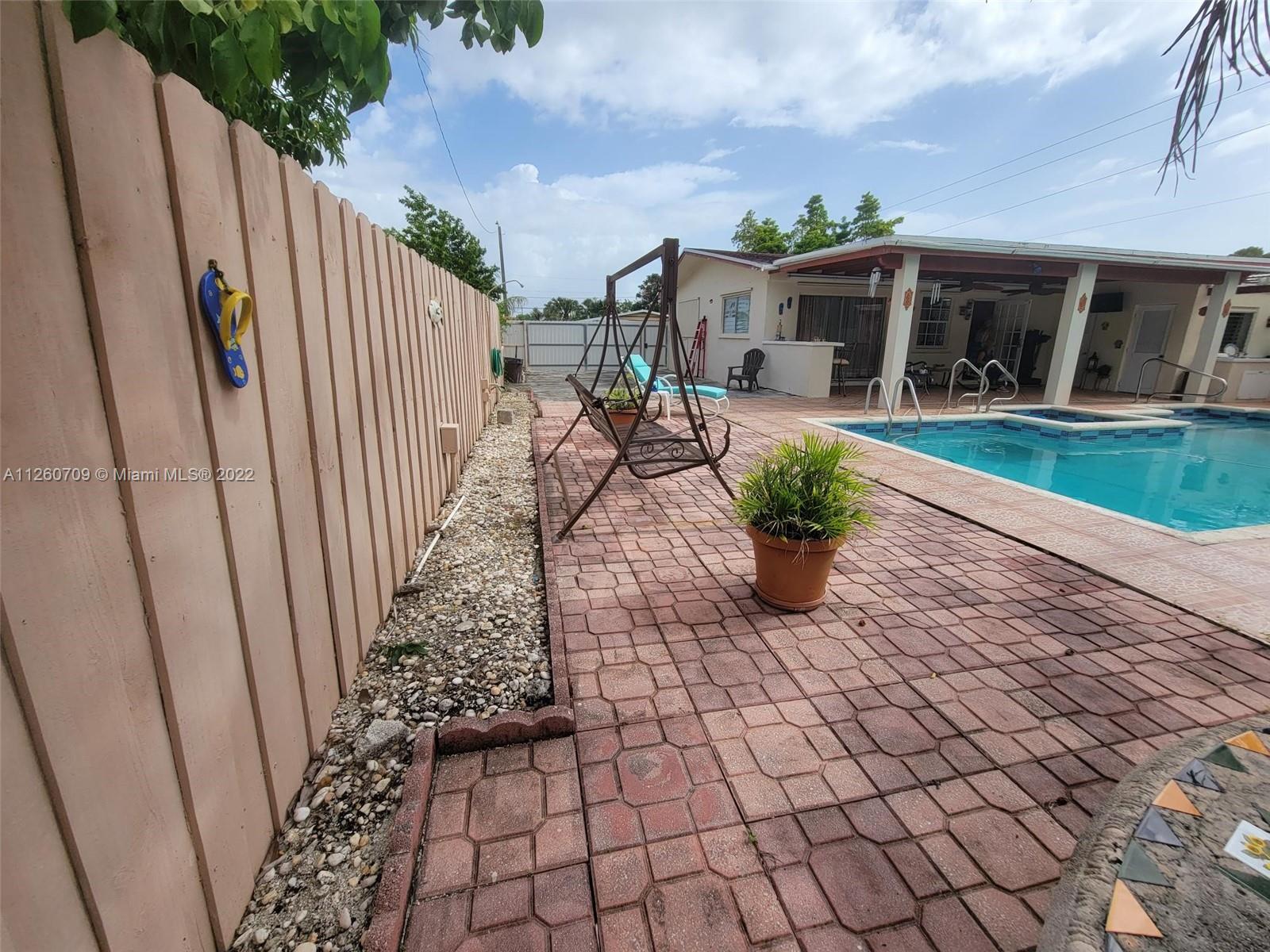 SO MIAMI HEIGHTS ADDN E - Residential Lease