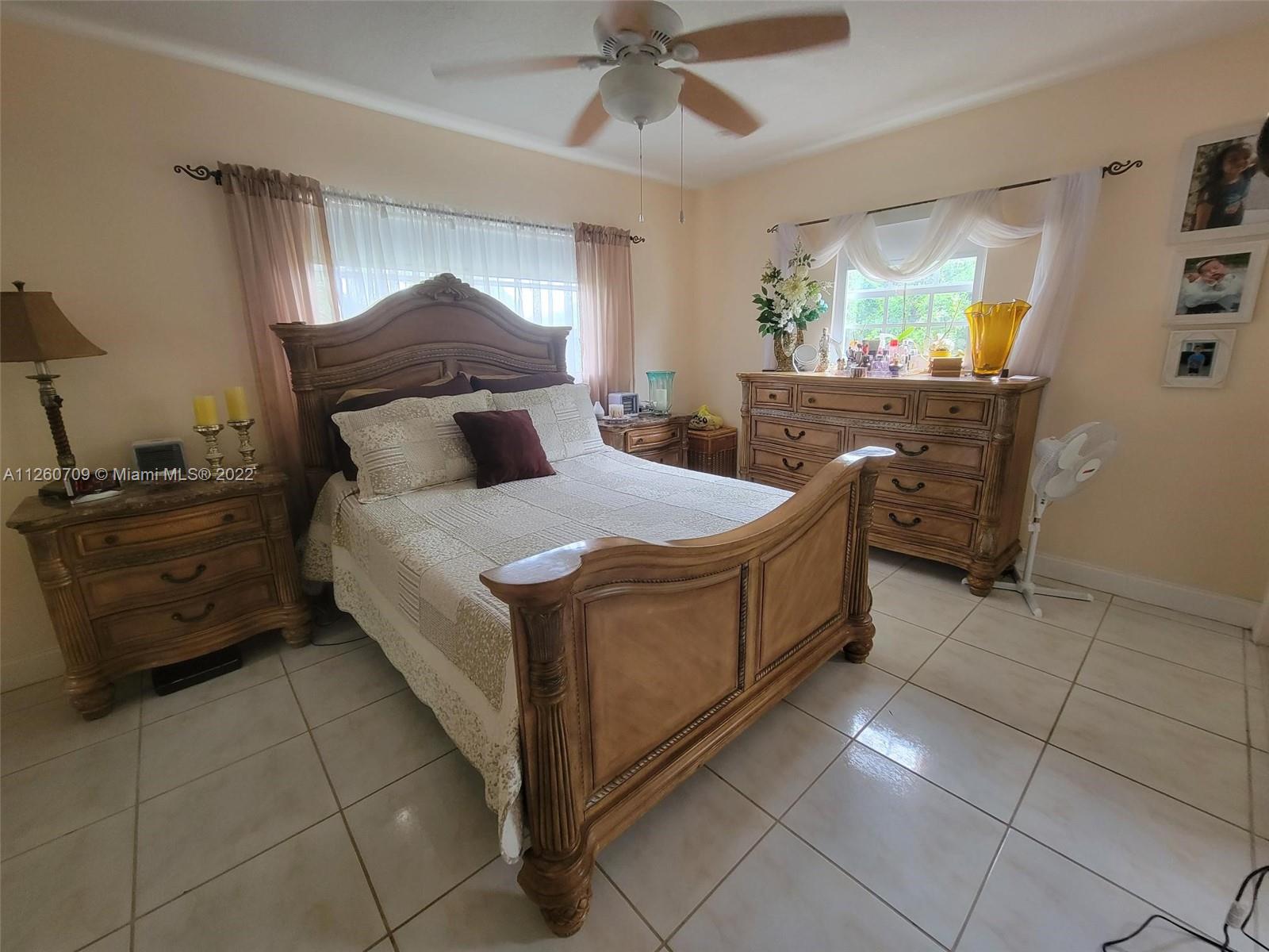 SO MIAMI HEIGHTS ADDN E - Residential Lease